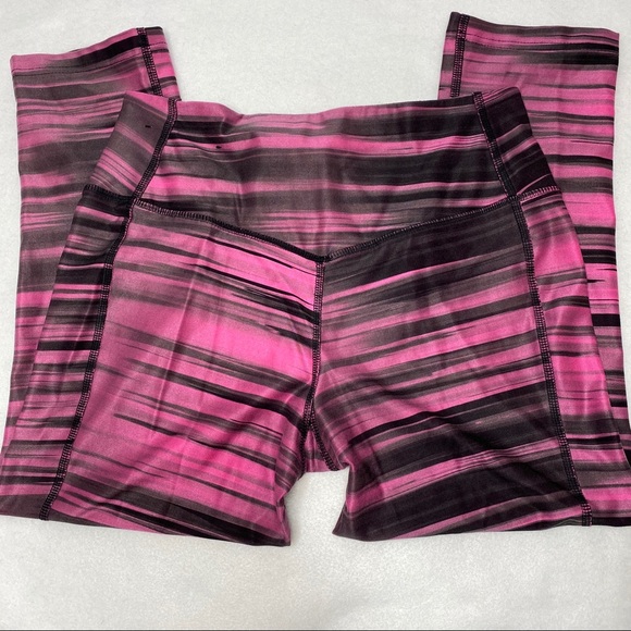 Nike Soul Cycle Dri-Fit Legend 2.0 Cropped - Picture 2 of 2